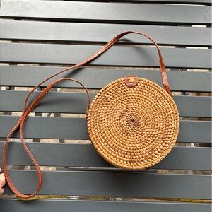 Women’s basket round crossbody bag